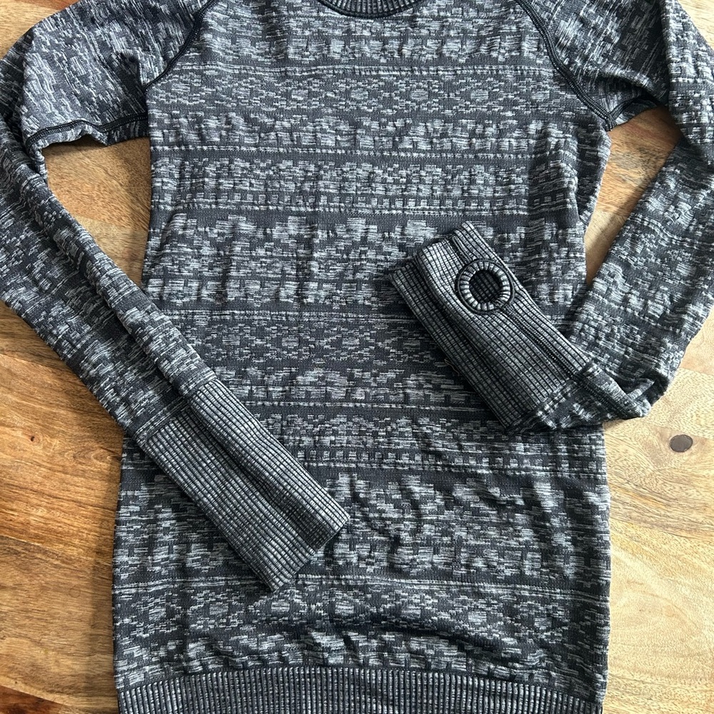 Lululemon restless pullover sz 4